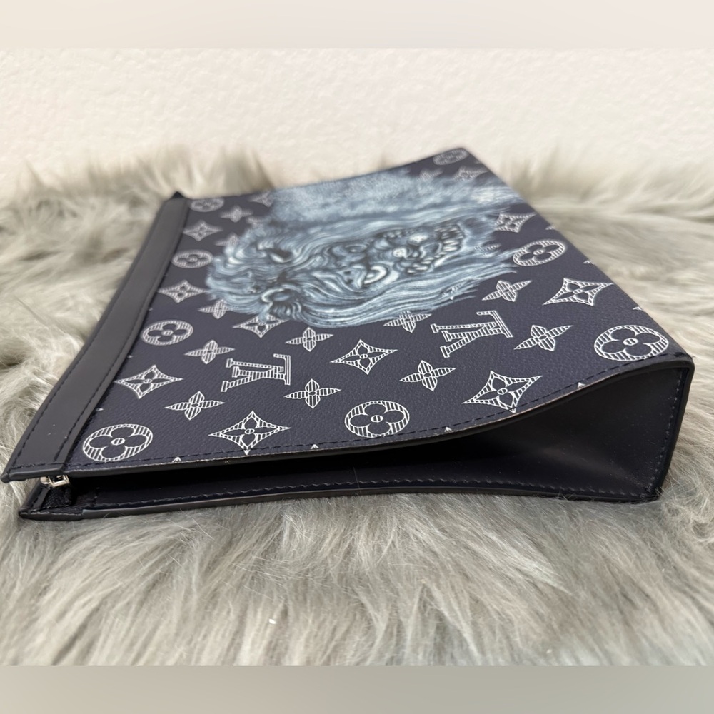 ❌❌SOLD ❌❌ Louis Vuitton x Chapman Brothers Lion Monogram Clutch 10.5x8x2 - Picture 6 of 12